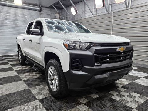 Used 2024 Chevrolet Colorado W/T w/ WT Convenience Package II AWD/4WD image 5