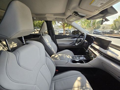 Used 2026 INFINITI QX60 Luxe w/ Cargo Package FWD image 7