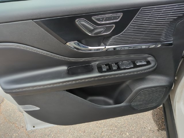 Used 2021 Lincoln Corsair AWD w/ Equipment Group 101A image 18