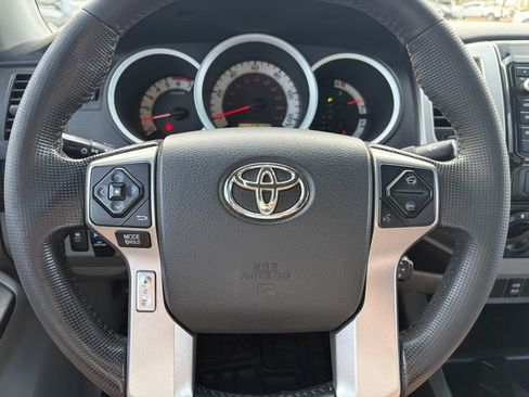 Used 2014 Toyota Tacoma PreRunner w/ SR5 Package image 11