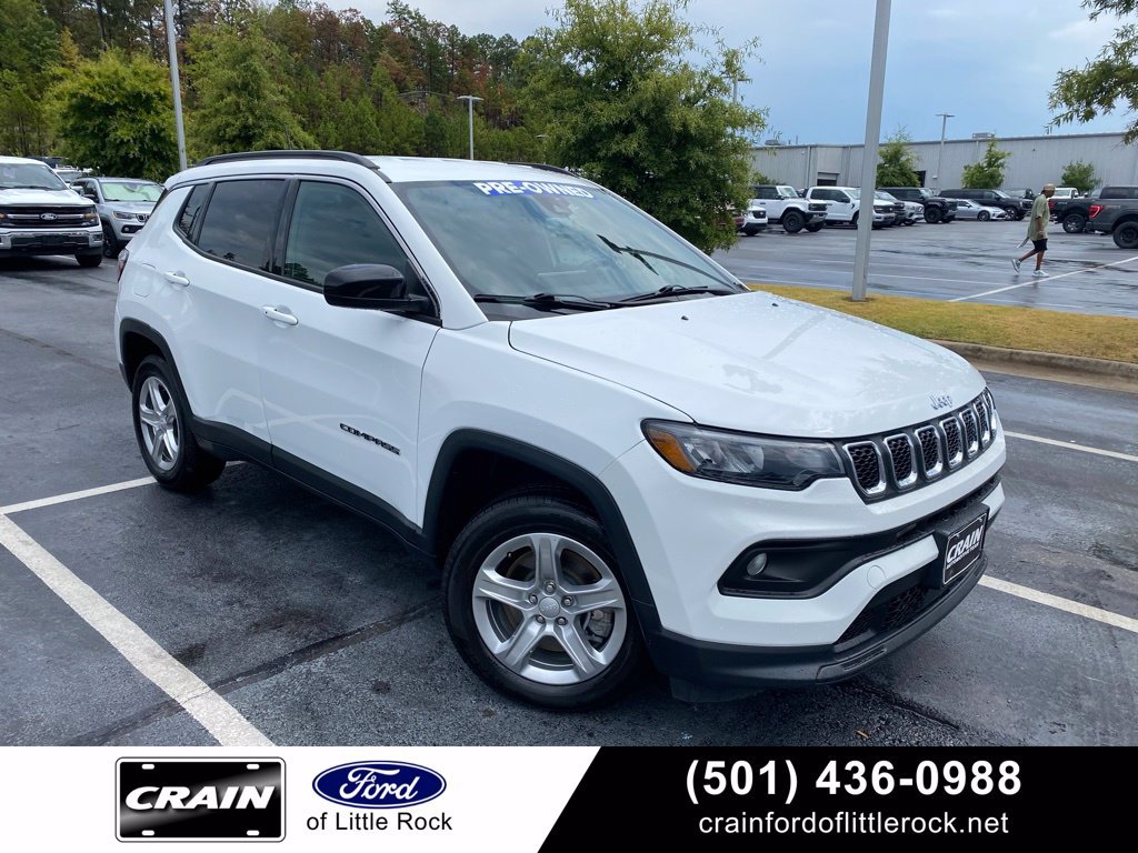 Used 2024 Jeep Compass Latitude AWD/4WD image 1