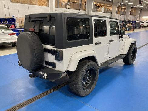 Used 2015 Jeep Wrangler Unlimited Sahara w/ Connectivity Group AWD/4WD image 7