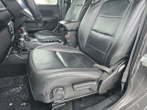 Used 2018 Jeep Wrangler Unlimited Sahara image 5