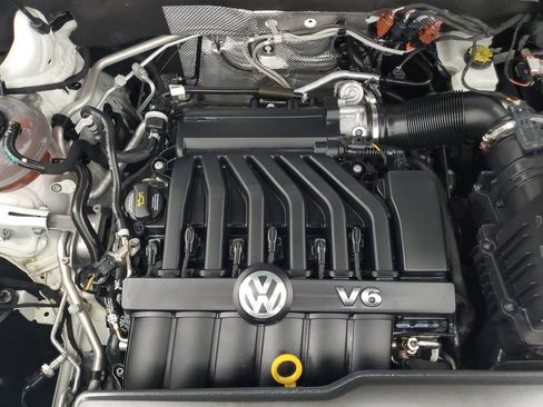 Used 2023 Volkswagen Atlas SEL R-Line AWD/4WD image 9