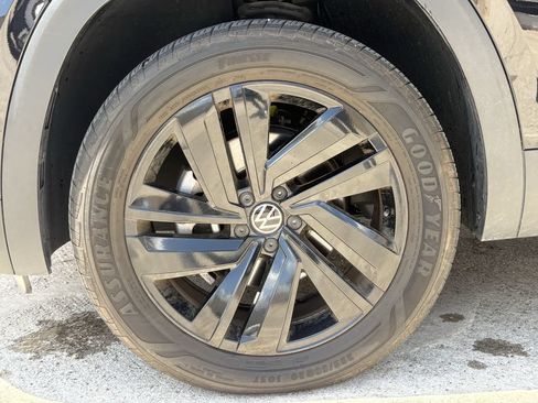 Used 2023 Volkswagen Atlas Cross Sport SE w/ Panoramic Sunroof Package FWD image 9
