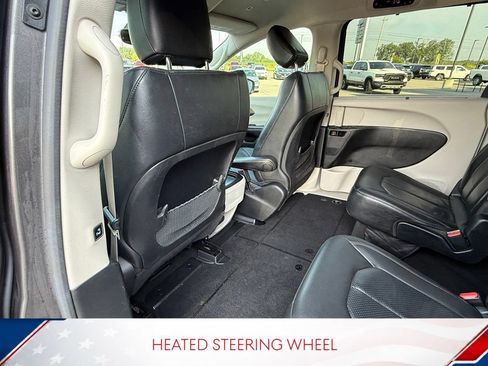 Used 2019 Chrysler Pacifica Touring-L FWD image 13