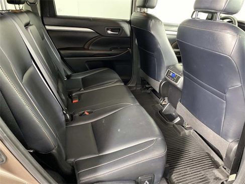 Used 2018 Toyota Highlander XLE w/ Protection Package #3 image 12