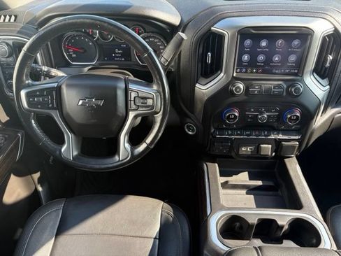 Used 2021 Chevrolet Silverado 1500 LT Trail Boss w/ Convenience Package II AWD/4WD image 3