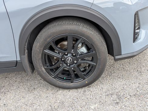 Used 2022 Nissan Kicks SR w/ Interior Electronics Package FWD image 11