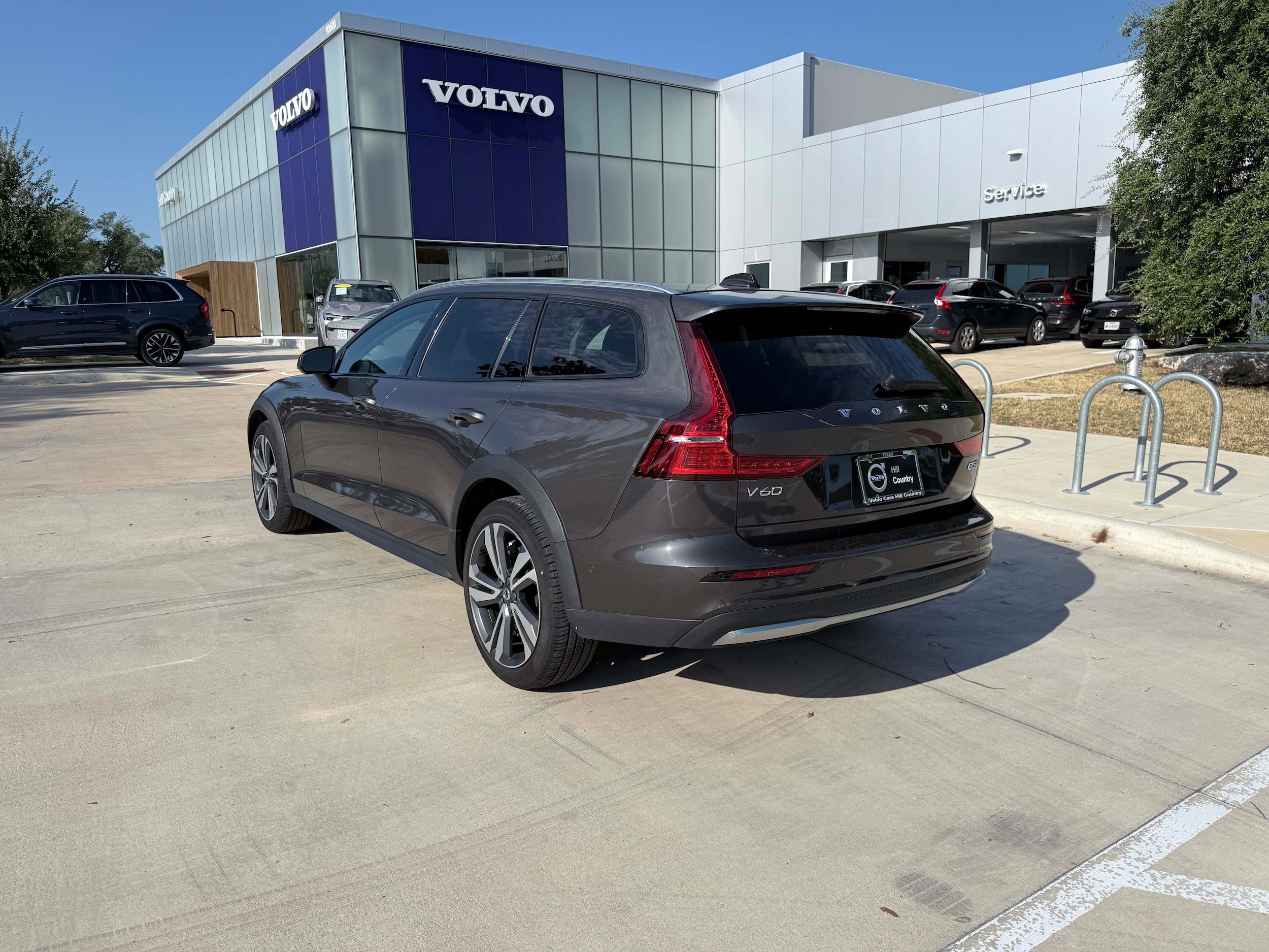 Certified 2025 Volvo V60 B5 Cross Country Plus AWD/4WD image 4