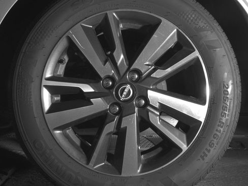 Used 2025 Nissan Versa SV image 14