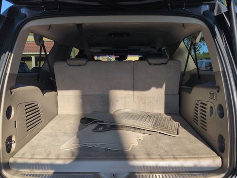 Used 2018 Chevrolet Suburban Premier AWD/4WD image 12