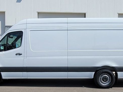New 2025 Mercedes-Benz Sprinter 2500 image 4