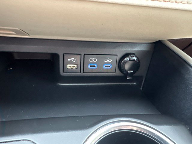 Used 2022 Toyota Highlander XLE AWD/4WD image 45