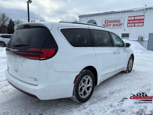 Used 2021 Chrysler Pacifica Limited image 6