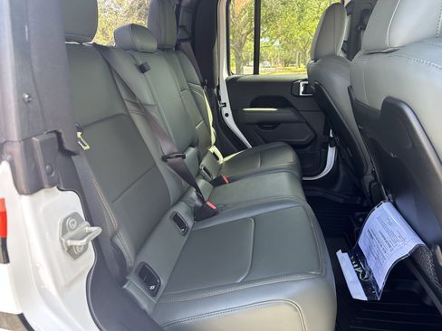 Used 2024 Jeep Gladiator Mojave image 46