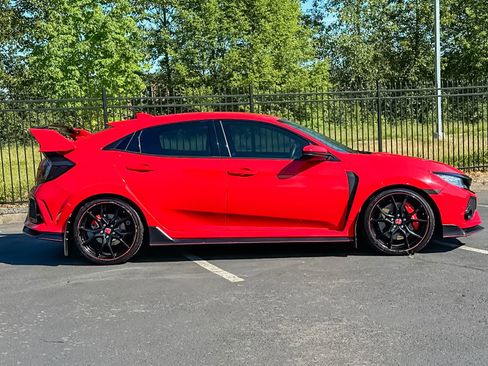 Used 2018 Honda Civic Type R image 2