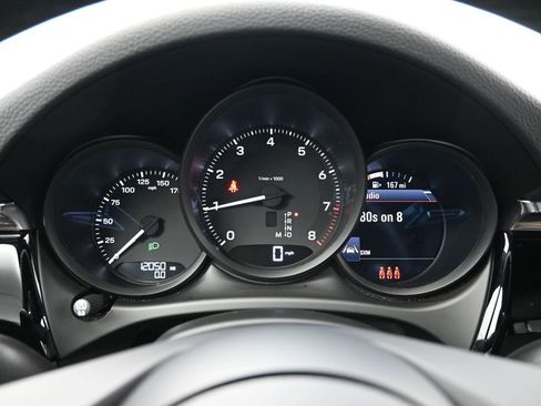 Certified 2025 Porsche Macan image 11