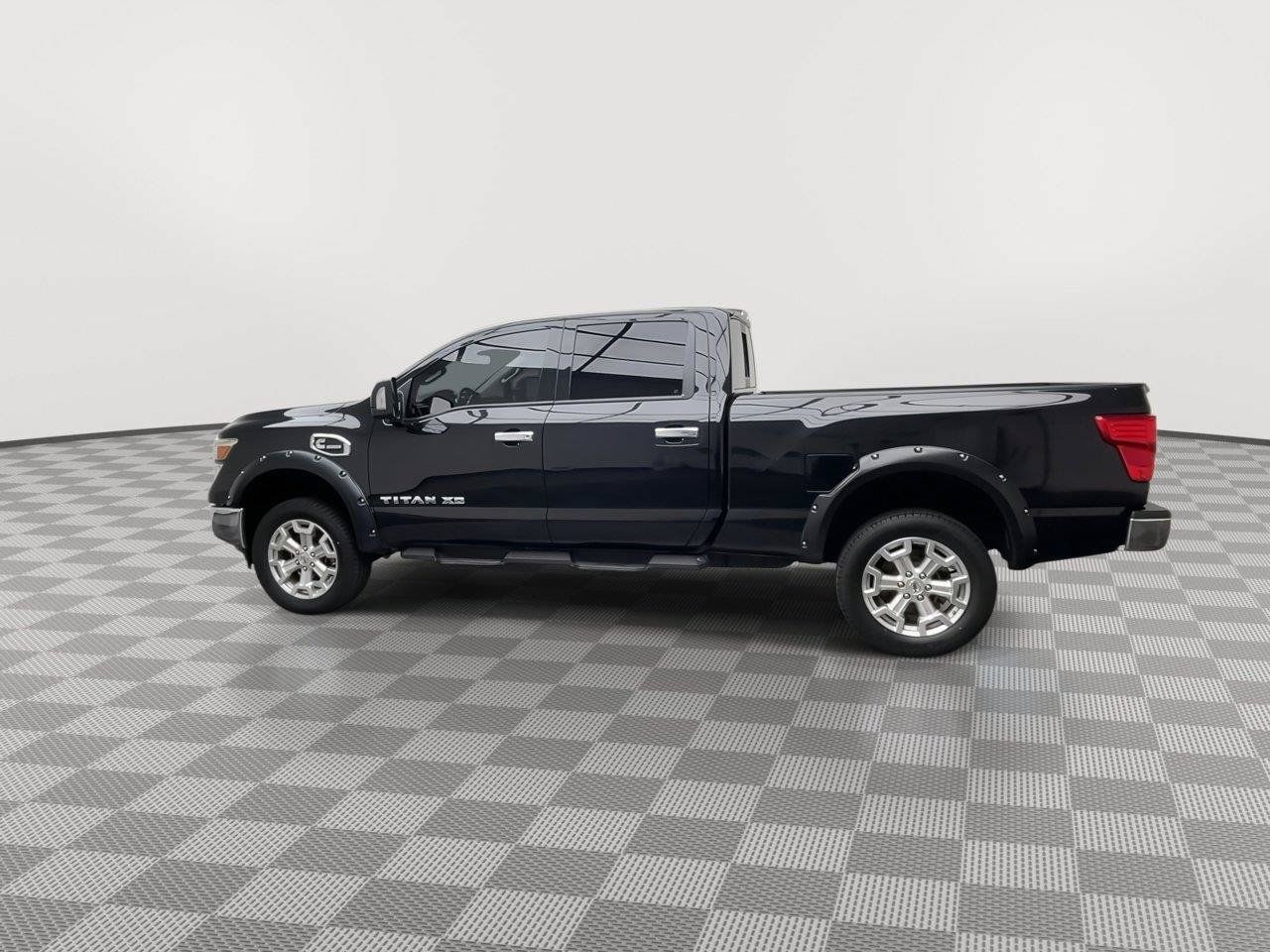Used 2019 Nissan Titan SV AWD/4WD image 34