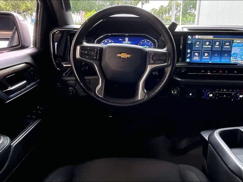 Used 2025 Chevrolet Silverado 1500 LT RWD image 5