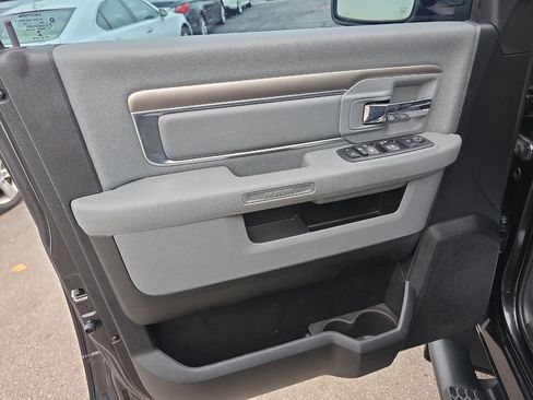 Used 2018 RAM 1500 SLT image 8