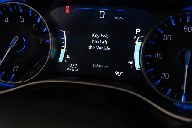 Used 2024 Chrysler Pacifica Touring-L FWD image 13