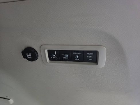 Used 2020 Chrysler Pacifica Limited FWD image 10