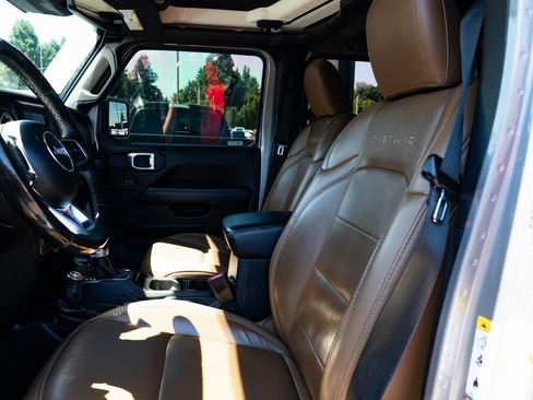 Used 2020 Jeep Gladiator Overland image 21