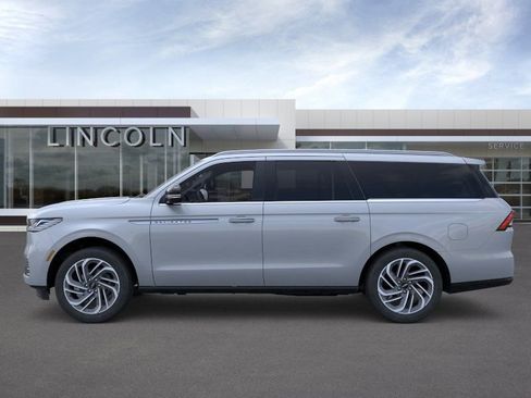 New 2026 Lincoln Navigator L Reserve AWD/4WD image 3
