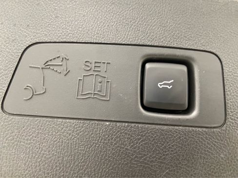 Used 2025 Lincoln Corsair Grand Touring AWD/4WD image 11