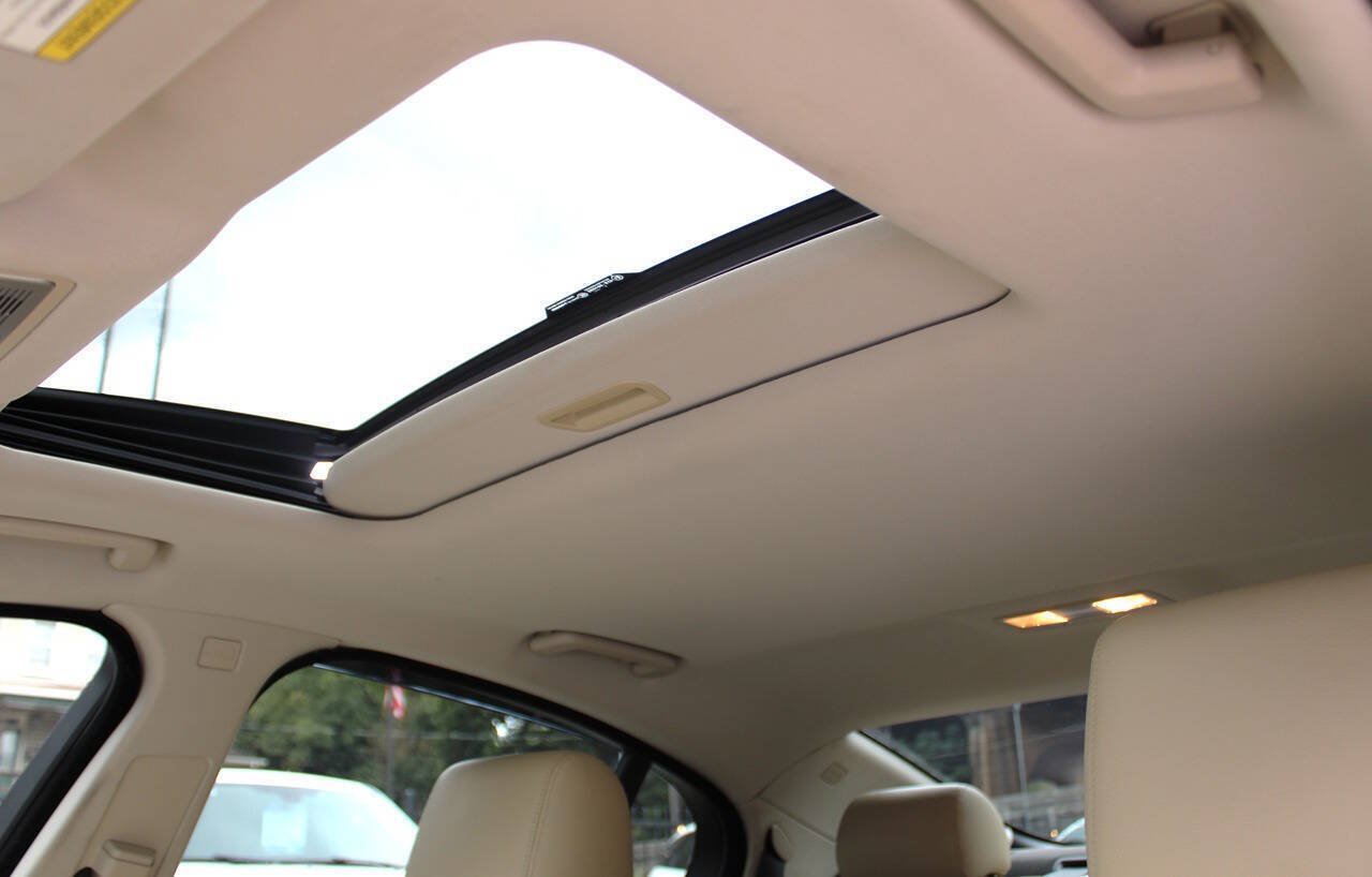 Used 2012 Jaguar XF RWD image 32