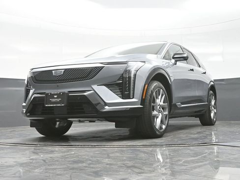 New 2026 Cadillac Optiq Luxury 1 image 37