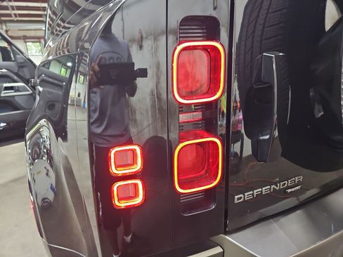 Used 2022 Land Rover Defender 110 X-Dynamic SE AWD/4WD image 35