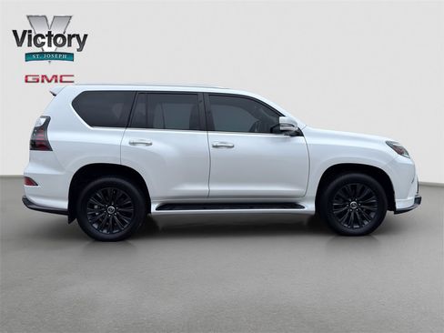 Used 2023 Lexus GX 460 Premium w/ Accessory Package image 17