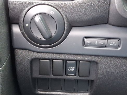 Used 2017 Nissan Titan S image 28