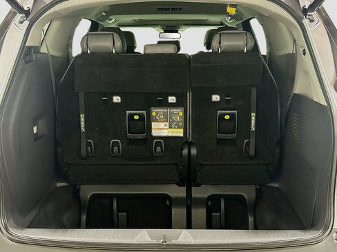 Used 2021 Toyota Sienna XLE FWD image 24