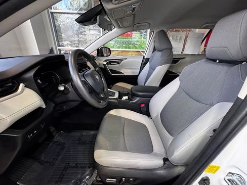 Used 2023 Toyota RAV4 XLE AWD/4WD image 19
