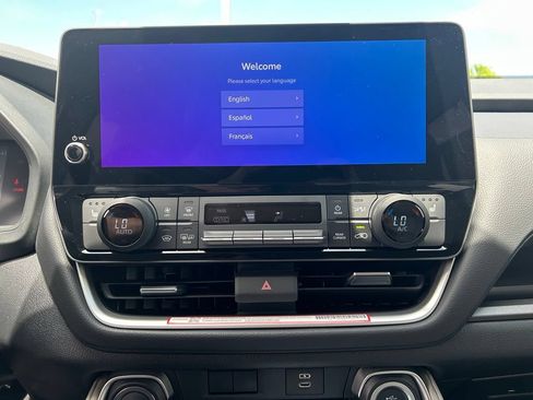 Used 2022 Toyota RAV4 XSE AWD/4WD image 16