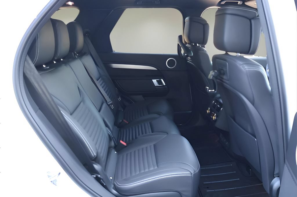 New 2026 Land Rover Discovery Dynamic SE AWD/4WD image 16