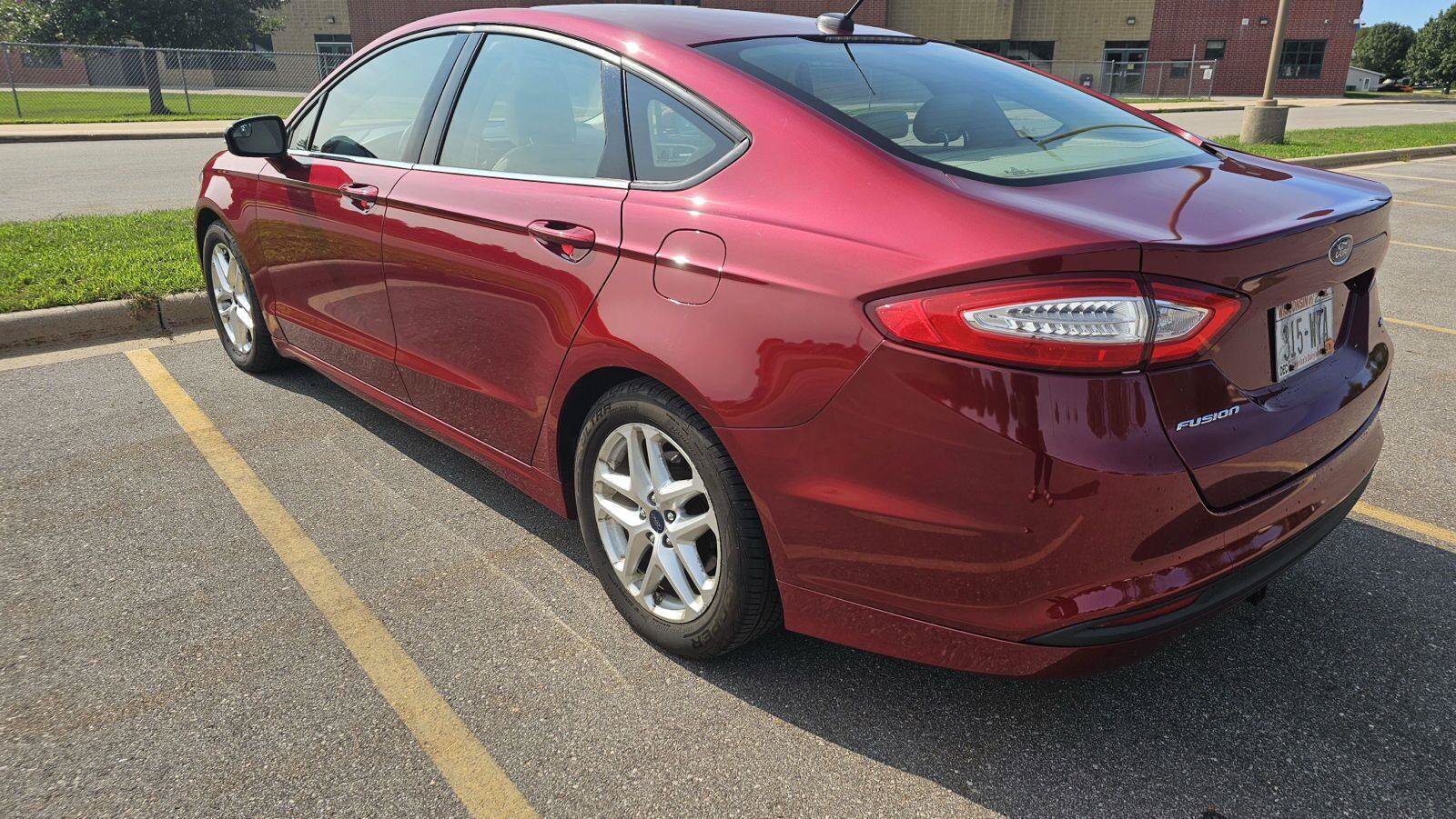 Used 2013 Ford Fusion SE FWD image 19