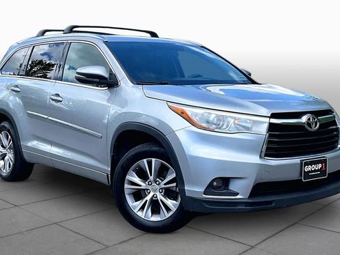 Used 2015 Toyota Highlander XLE AWD/4WD image 3