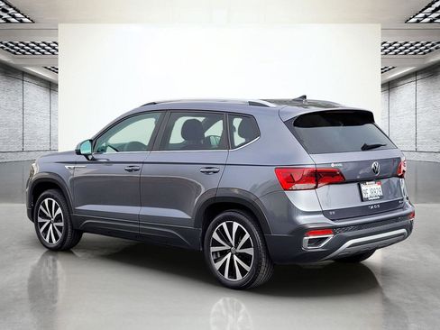 Certified 2023 Volkswagen Taos SE w/ Panoramic Sunroof Package AWD/4WD image 9