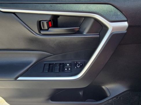 Used 2022 Toyota RAV4 LE FWD image 24