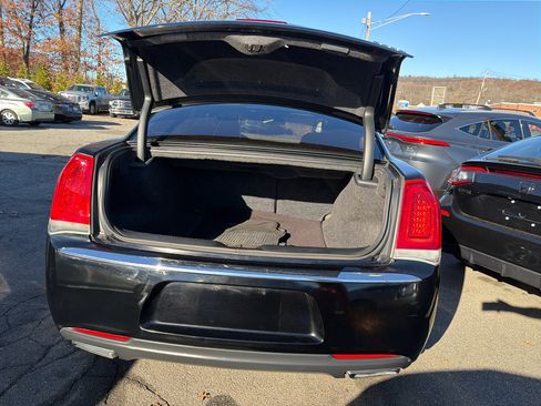 Used 2016 Chrysler 300 C image 9