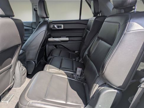 Used 2023 Ford Explorer XLT w/ Equipment Group 202A RWD image 14