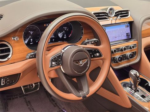 Certified 2022 Bentley Bentayga V8 image 35
