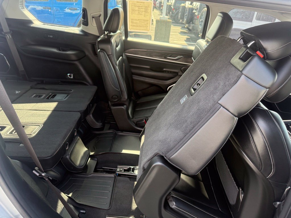 Used 2021 Jeep Grand Cherokee L Limited AWD/4WD image 55