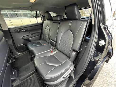 Used 2024 Toyota Highlander XLE image 23