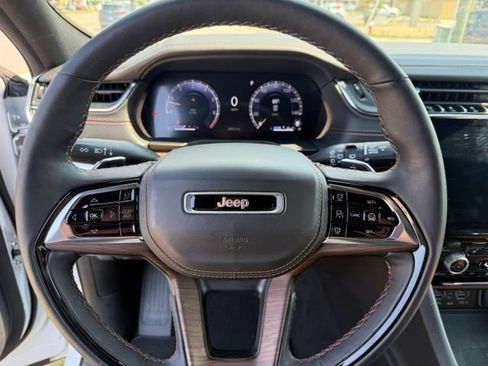 Used 2024 Jeep Grand Cherokee L Summit w/ Luxury Tech Group V AWD/4WD image 23