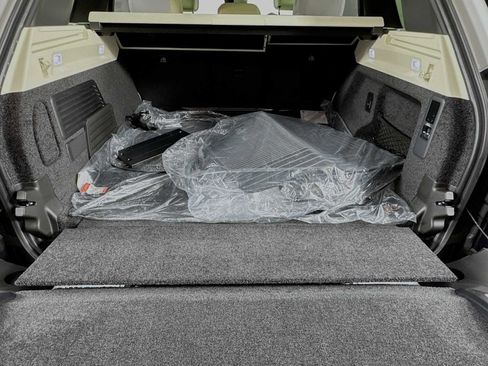 New 2025 Land Rover Range Rover SE image 26